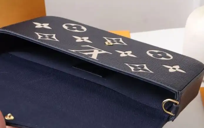LV Wallets 4178G-0207