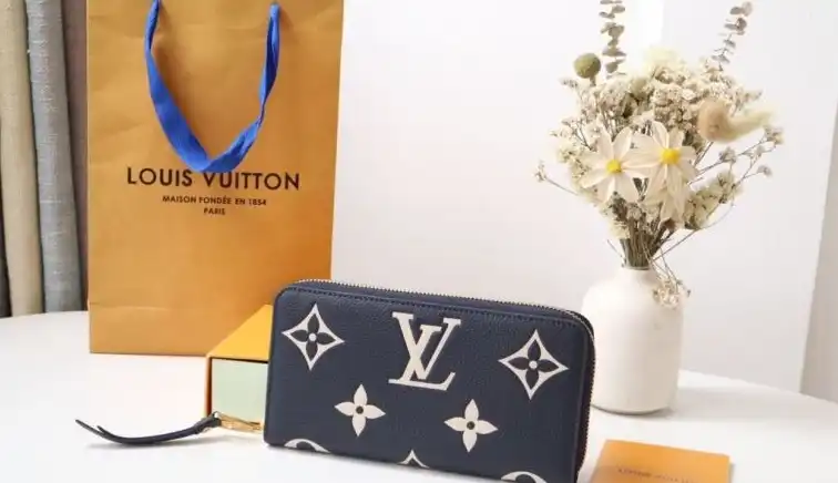 LV Wallets 4178G-0210