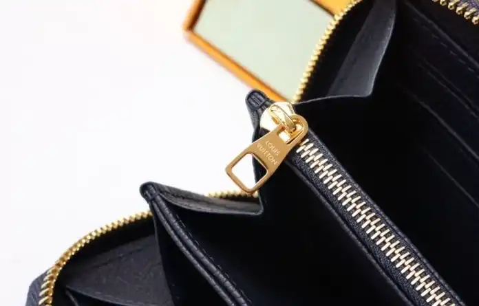 LV Wallets 4178G-0210