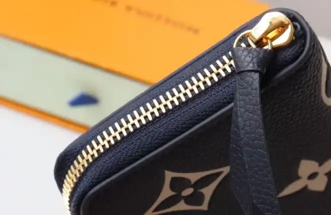 LV Wallets 4178G-0211