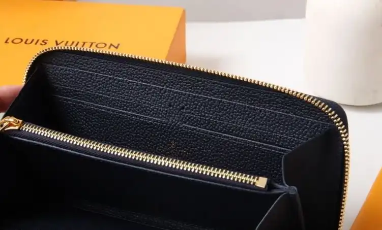 LV Wallets 4178G-0211