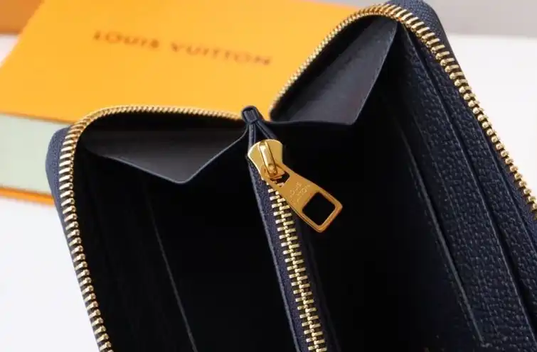 LV Wallets 4178G-0211