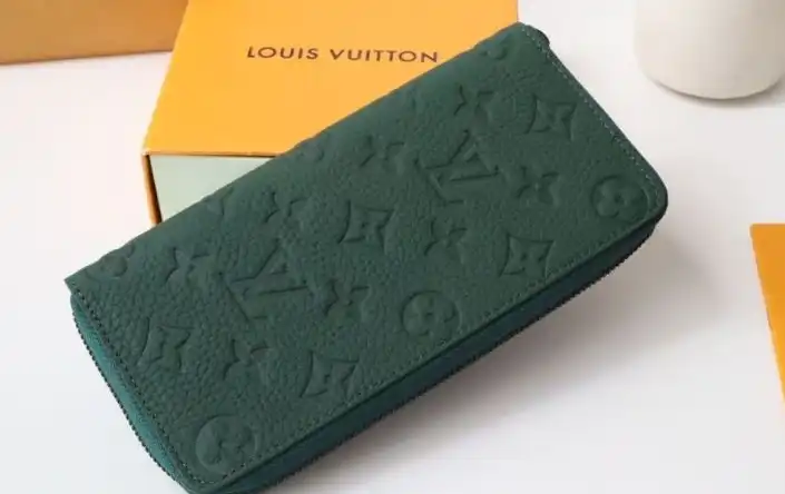 LV Wallets 4178G-0218