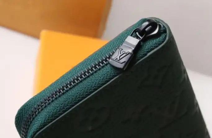 LV Wallets 4178G-0218
