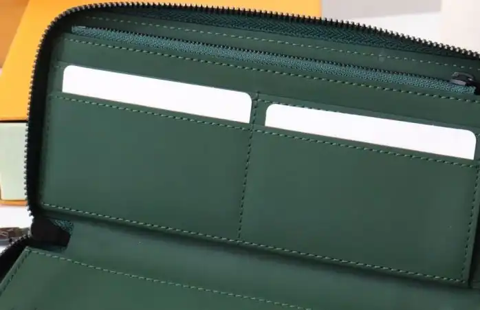 LV Wallets 4178G-0218