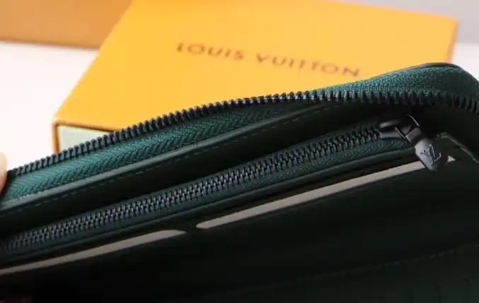 LV Wallets 4178G-0218