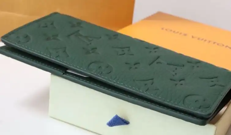 LV Wallets 4178G-0219