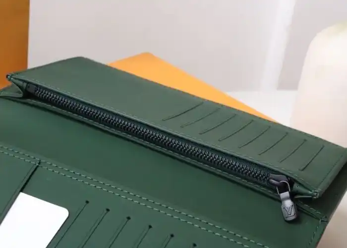 LV Wallets 4178G-0219