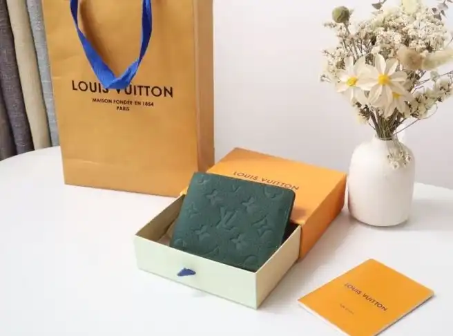 LV Wallets 4178G-0220