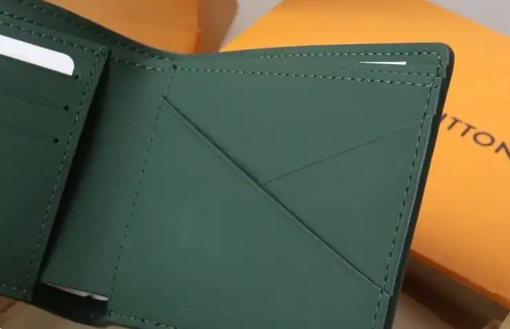 LV Wallets 4178G-0220
