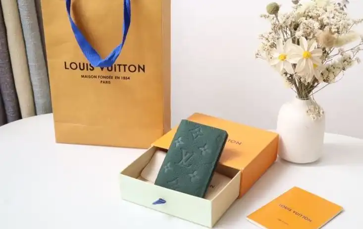 LV Wallets 4178G-0221