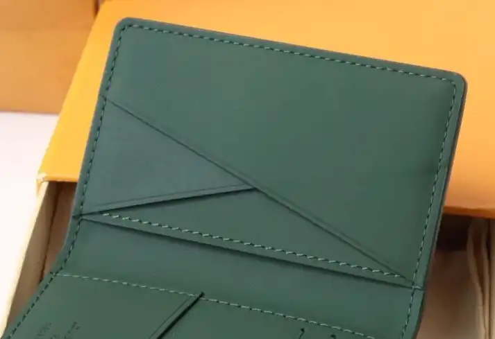 LV Wallets 4178G-0221