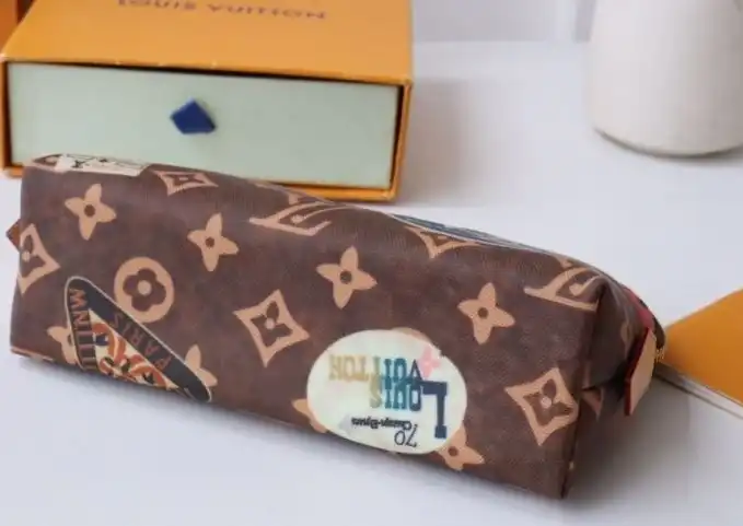 LV Wallets 4178G-0225
