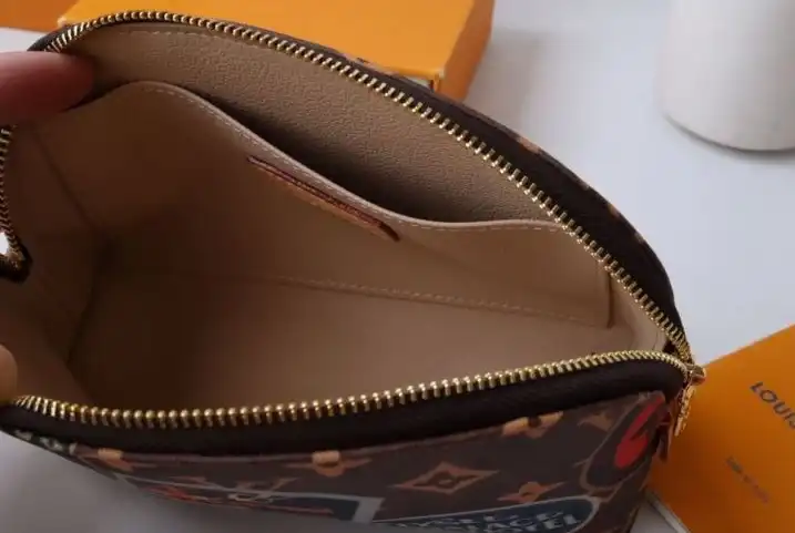 LV Wallets 4178G-0225