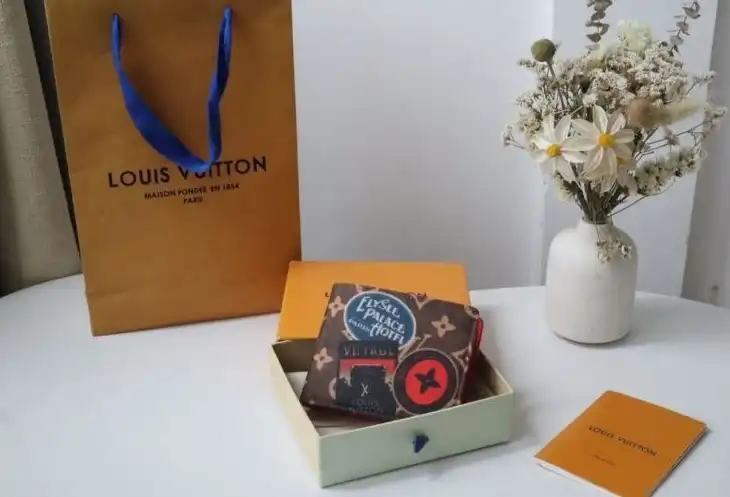LV Wallets 4178G-0226