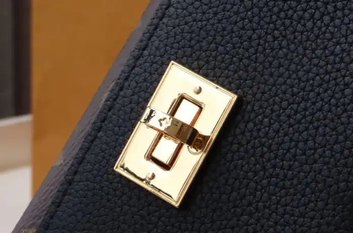 LV Wallets 4178G-0228