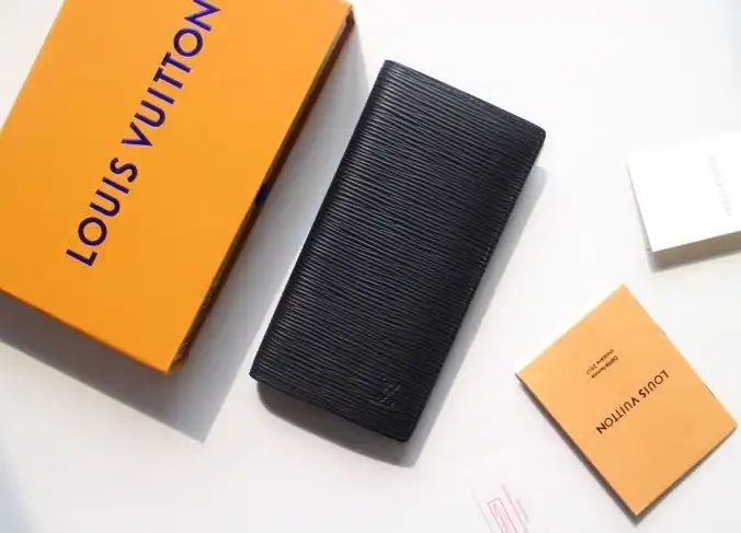 LV Wallets 4178G-0235