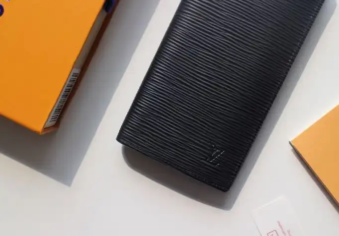 LV Wallets 4178G-0235