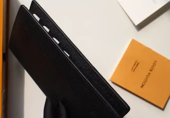 LV Wallets 4178G-0235