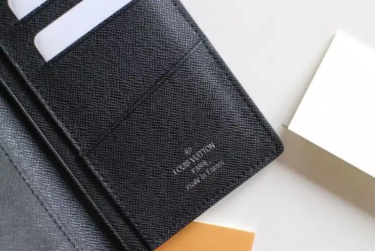 LV Wallets 4178G-0235