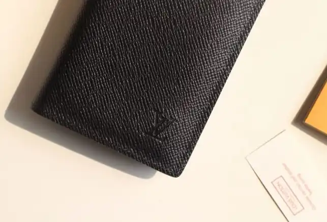 LV Wallets 4178G-0236