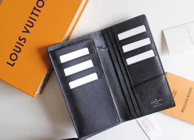 LV Wallets 4178G-0236