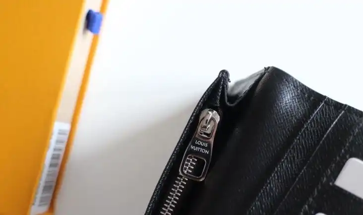 LV Wallets 4178G-0236