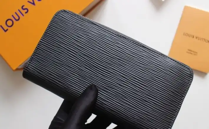 LV Wallets 4178G-0237