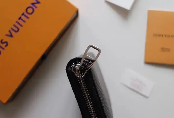 LV Wallets 4178G-0237