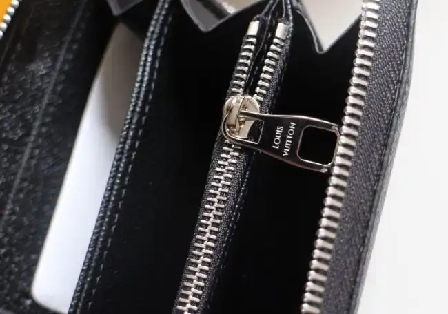 LV Wallets 4178G-0237