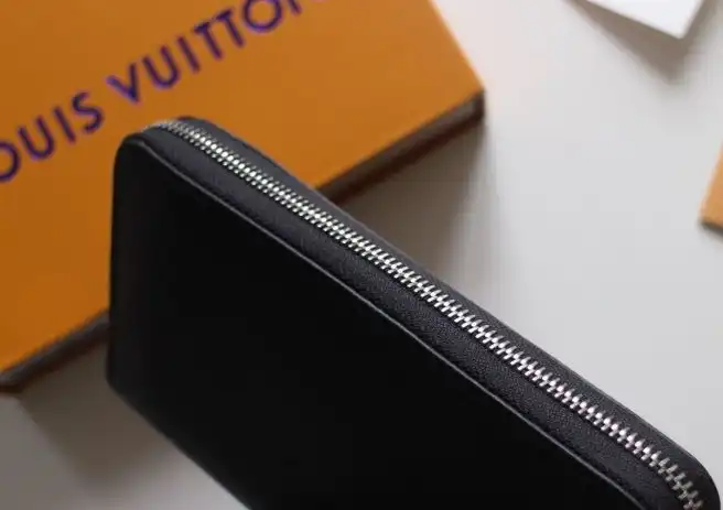 LV Wallets 4178G-0238