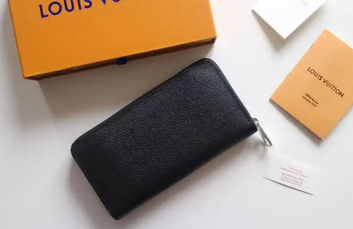 LV Wallets 4178G-0238