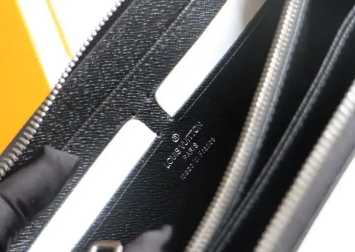 LV Wallets 4178G-0238