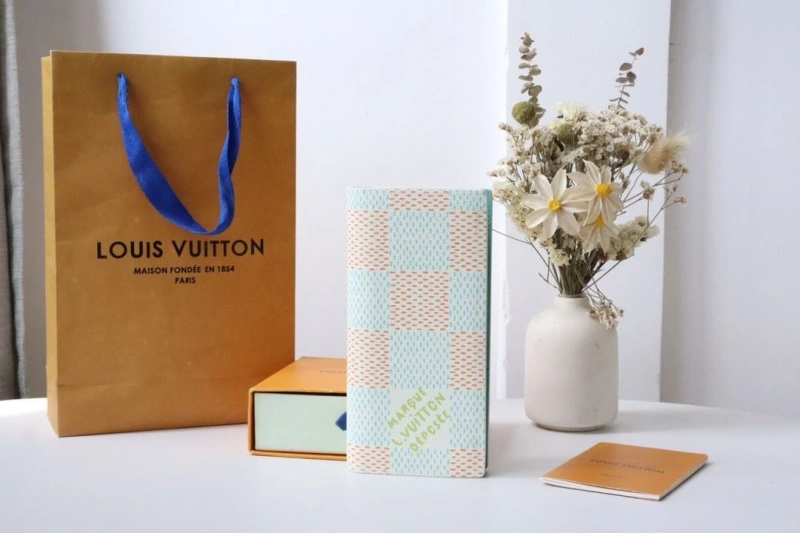 LV Wallets 4178H-0024