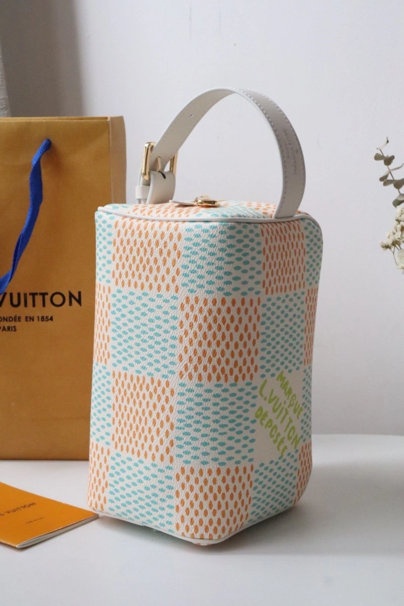 LV Cosmetic Bags 4178H-0033