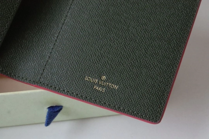 LV Wallets 4178H-0051