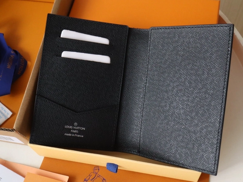 LV Wallets 4192A-0006
