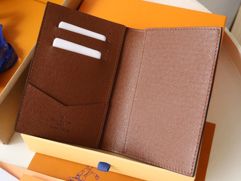 LV Wallets 4192A-0007