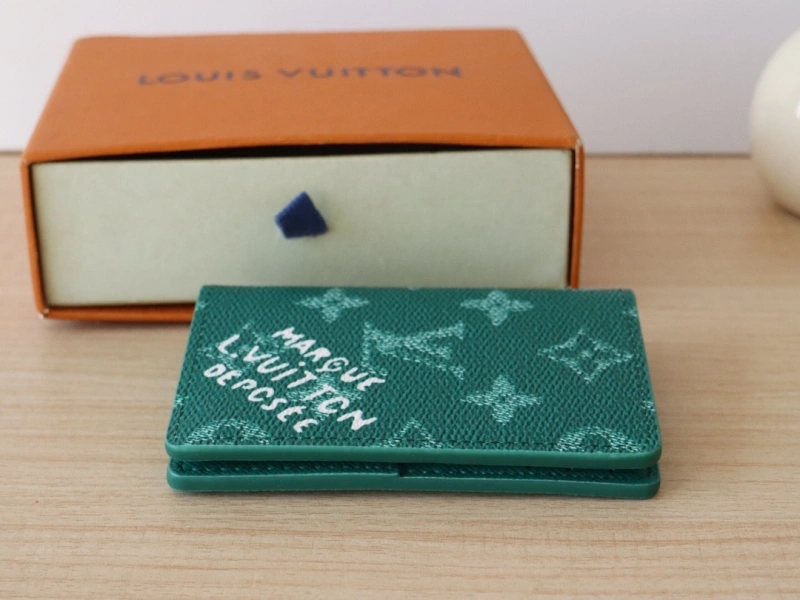 LV Wallets 4192A-0015