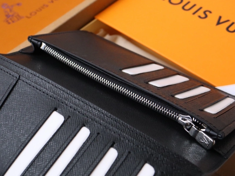 LV Wallets 4192A-0017