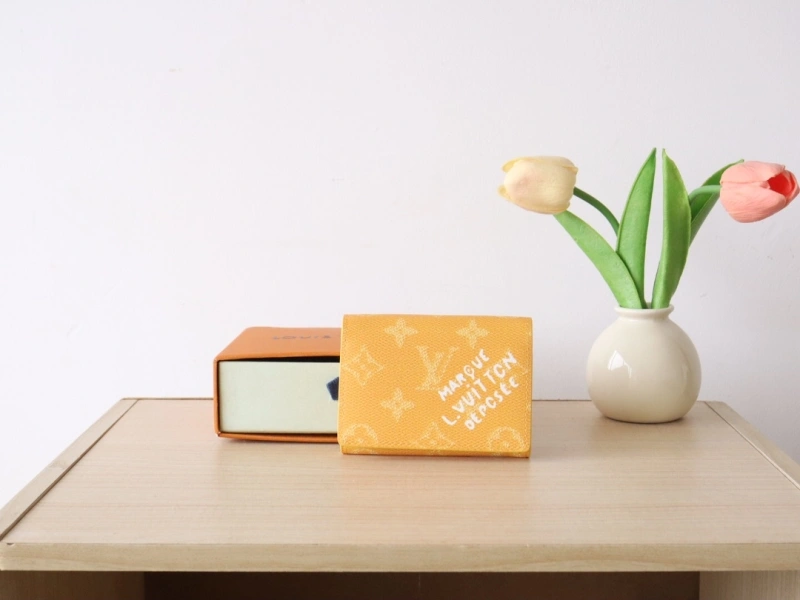 LV Wallets 4192A-0022