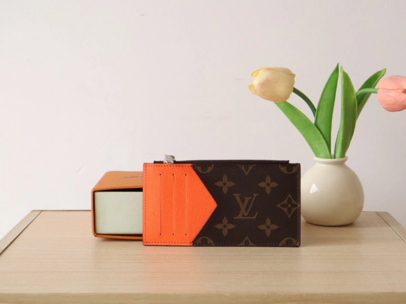 LV Wallets 4192A-0033