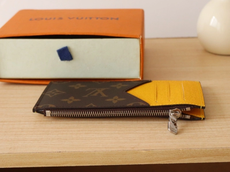 LV Wallets 4192A-0035