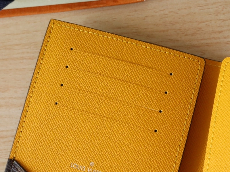 LV Wallets 4192A-0040