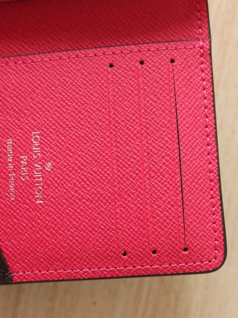 LV Wallets 4192A-0044