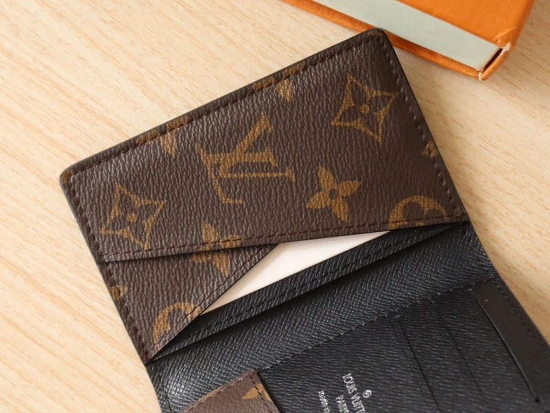 LV Wallets 4192A-0045