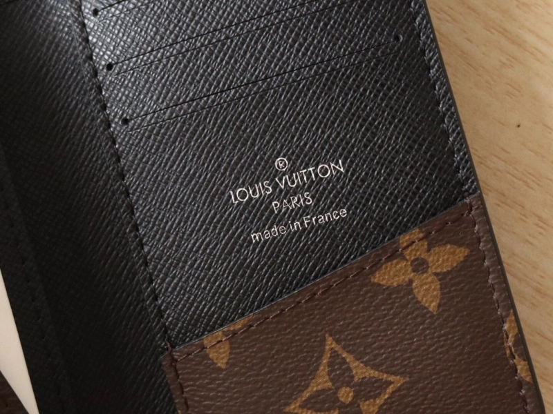 LV Wallets 4192A-0045