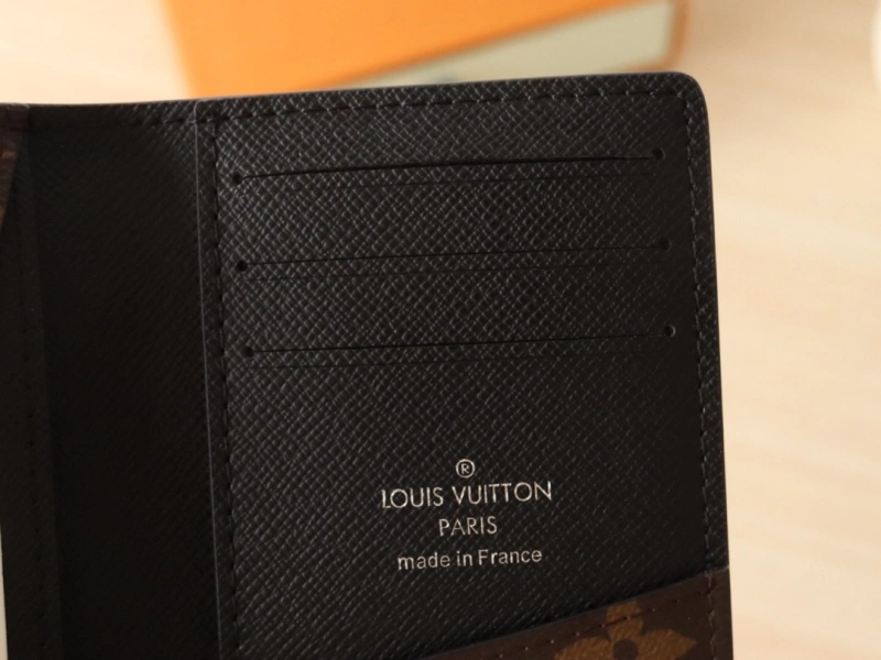 LV Wallets 4192A-0045