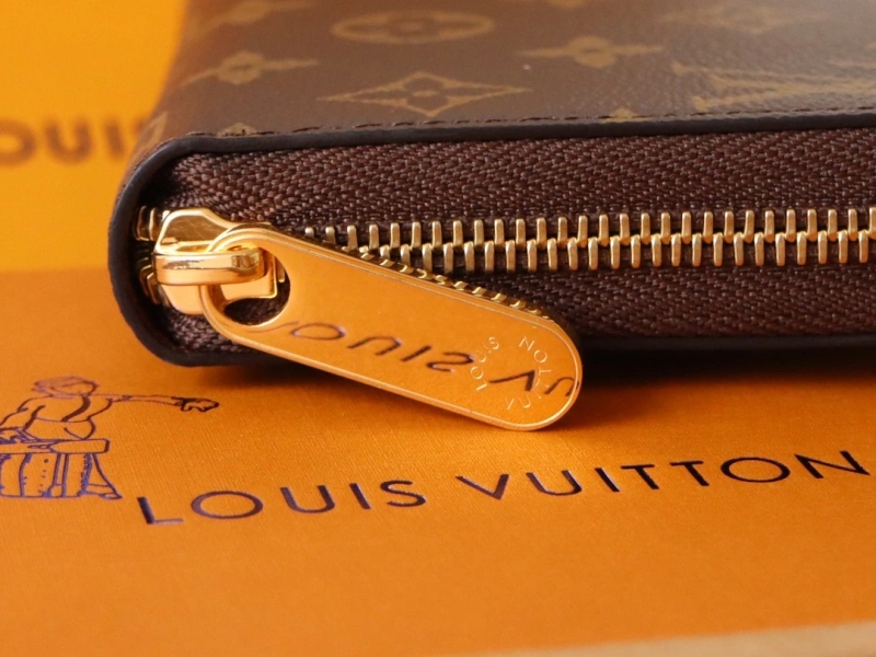 LV Wallets 4192A-0048