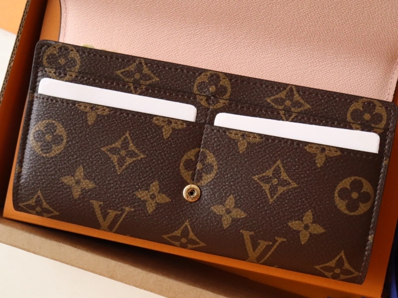 LV Wallets 4192A-0070